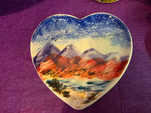 Load image into Gallery viewer, Small Heart Plate - Cairistiona's Bunnahabhain
