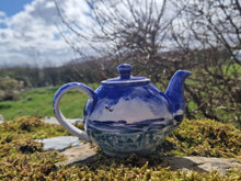 Load image into Gallery viewer, Small teapot - Duncan&#39;s Bunnahabhain
